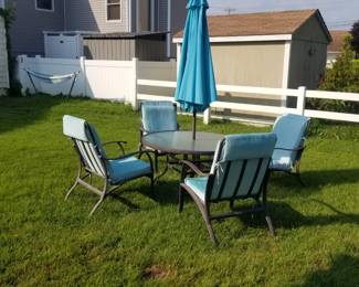 Patio dining set seats 4