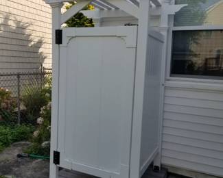 Vinyl outdoor shower with roof and platform