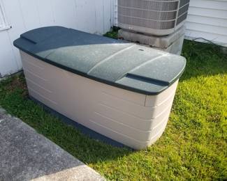 Rubbermaid deck box