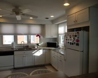 Clean & contemporary white kitchen