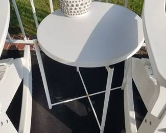 Outdoor accent table