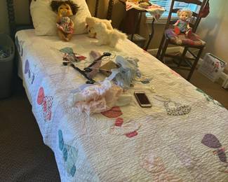 1/2 SIZE BED AND QUILT