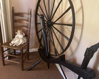 ANTIQUE SPINNING WHEEL