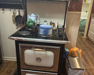 VERY NICE NEWER COOK STOVE