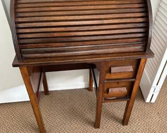 NICE CHILDS DESK