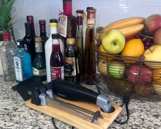 Lots of decorative kitchen pieces