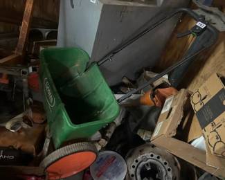 SCOTTS SPREADER
