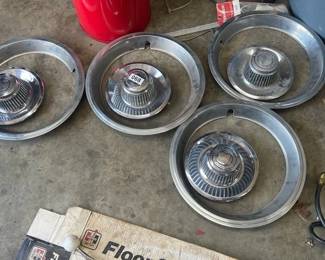 SET OF NEW CHEVROLET CENTER CAPS 15 BEAUTY RINGS