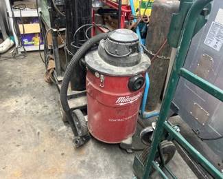 MILWAUKEE CONTRACTOR VACCUM