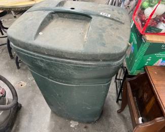RUBBERMAID ROLLING TRASHCAN
