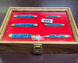 DISPLAY CASE WITH 6 KNIVES