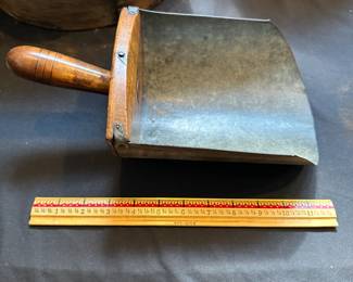 L26 - $30. Large Metal & Wood Grain Scoop. Measures 6.5" wide x 12.5" deep x 4" tall. Excellent Condition!