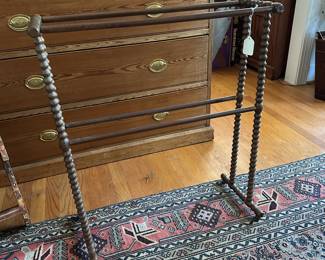 F45- $25. Primitive Wood Quilt Rack. Measure 25" wide x 8" deep x 28" tall.