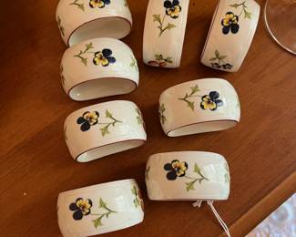 D41- $35. Set of 8 Villeroy and Boch Petite Fleur Napkin Rings. Measure 2" wide.