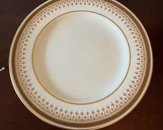 D35- $50. Spode Copelands China Dinner Plates (Set of 4). Measures 10.25" wide.