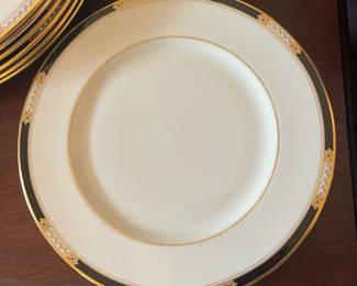 D34- $250. Lenox Hancock Presidential Collection 30 pc. Set - includes 6 large plates (10.5"), 1 soup bowl (9"), 1 bowl (6"), 2 medium plates (8.25"), 6 small plates (6.5"), 6 saucers (5.75"), 6 teacups, 2 coffee mugs.