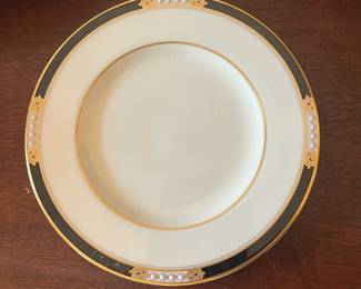 D34- $250. Lenox Hancock Presidential Collection 30 pc. Set - includes 6 large plates (10.5"), 1 soup bowl (9"), 1 bowl (6"), 2 medium plates (8.25"), 6 small plates (6.5"), 6 saucers (5.75"), 6 teacups, 2 coffee mugs.