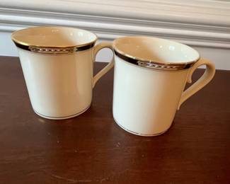 D34- $250. Lenox Hancock Presidential Collection 30 pc. Set - includes 6 large plates (10.5"), 1 soup bowl (9"), 1 bowl (6"), 2 medium plates (8.25"), 6 small plates (6.5"), 6 saucers (5.75"), 6 teacups, 2 coffee mugs.