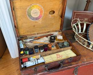 L9 - $40. Vintage Painter's Set in antique wooden box.