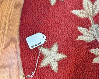 F40- $85. Round Eagle Rug. Measures 35" round.