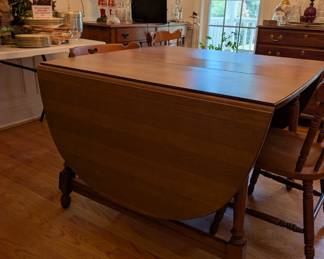 D1 - $150. Tell City Chair Co. Tell City Indiana. Drop Leaf Dining Table and Chairs. Measures 40.75" wide x 29.30 long (without leaves) Each side leaf measures 19.5" long and middle leaf measures 8.5" long. 6 Chairs.