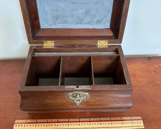 L56 - $95. Wooden Tea Caddy WITH Key! Looks like a Virginia Metalcrafters / Williamsburg Reproduction. In excellent condition. Measures 10" wide x 6" deep x 6" tall