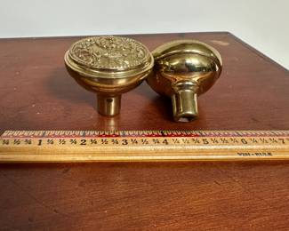 L62 - $30 Set of 2 brass knobs.