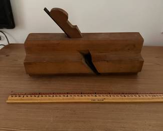 F15- $20 Colonial Williamsburg Antique Wood Plane. Measures 9.5" wide x 2.5" deep x 5.5" tall