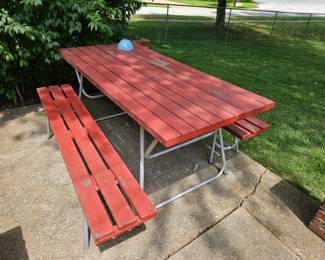 Picnic table 
