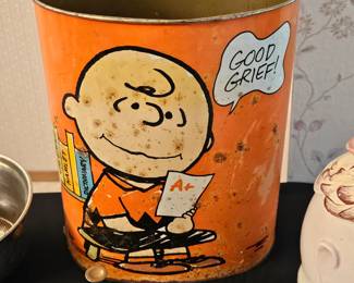 Vintage peanuts trash can