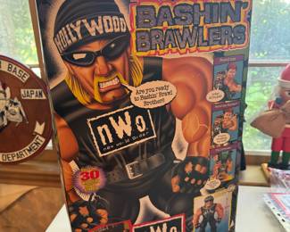 1998 WCW Toy Biz Bashin' Brawlers Series 1 Hollywood Hogan Action Figure in Original Packaging