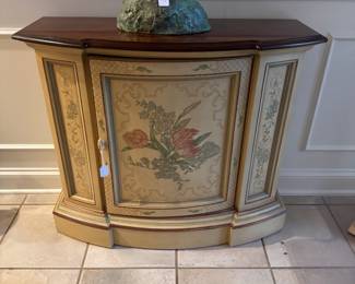 Drexel Heritage 1 Door Entrance Table (35"W x 15"D x 30"H)