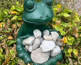 Outdoor Plaster Frog Lawn Ornament