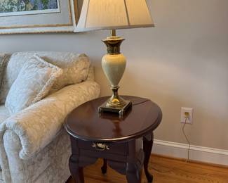 Queen Anne Round Mahogany 1 Drawer Side Table (25"D x 21"W x 23"H) with Stiffel Porcelain Body Table Lamp (2 Available)