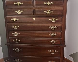 Chest of drawers - Bassett (matching set)