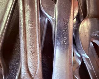 Snap-on & Craftsman Combination Wrenches – Hampshire IL Estate Sale
Premium quality combination wrenches including Snap-on and Craftsman, all made in USA. Multiple SAE sizes, ideal for professional mechanics or serious DIYers. #AuntBeesEstateSale Hampshire, Illinois.