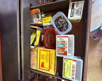 Drawer Lot with Screws, Nails & Fasteners – Hampshire IL Estate Sale
Assorted hardware including screws, nails, sheet metal fasteners, and specialty anchors in organized containers. Perfect for home repair or workshop stock. #AuntBeesEstateSale Hampshire, Illinois.