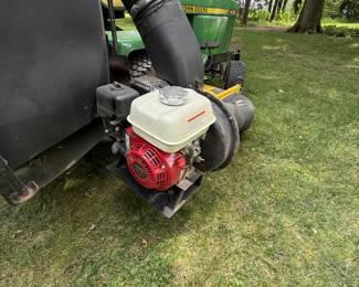 Honda Engine-Powered Bagger Vacuum for John Deere Lawn Tractor
Honda gas-powered vacuum system attached to John Deere riding mower bagger. Designed for efficient grass, leaf, and debris collection. Hampshire IL estate sale.