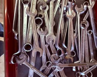 Assorted Combination Wrenches – Hampshire IL Estate Sale
Large selection of SAE and metric combination wrenches, including Craftsman and other quality brands. Ideal for mechanics, DIY projects, and home garages. #AuntBeesEstateSale Hampshire, Illinois.
