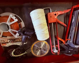 Assorted Garage & Workshop Tools – Hampshire IL Estate Sale
Includes heavy-duty measuring tape reel, spool of utility twine, small saw blade, wire bundle, caulking gun, and WORX cutting tool. Great for home projects, repairs, and shop organization. #AuntBeesEstateSale Hampshire, Illinois.