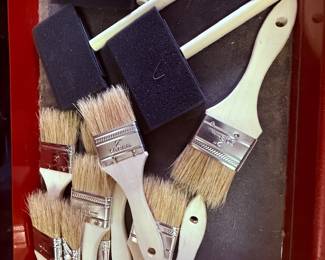Assorted Paint & Foam Brushes – Hampshire IL Estate Sale
Lot of bristle and foam paint brushes in various sizes, perfect for touch-ups, crafts, and DIY projects. #AuntBeesEstateSale Hampshire, Illinois.