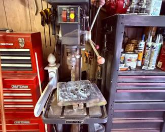 Craftsman 17” 16-Speed Drill Press – Hampshire IL Estate Sale
Heavy-duty 3/4 HP Craftsman 17-inch drill press with adjustable table and multiple speed settings. Perfect for precision drilling in woodworking or metalworking projects. #AuntBeesEstateSale Hampshire, Illinois.