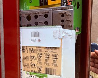 Assorted Premium Sandpaper Sheets – Various Grits – Hampshire IL Estate Sale
Lot of premium sanding sheets in assorted grits, ideal for woodworking, metalworking, and finishing projects. Includes 220, 320, P80, and P180 grit options. #AuntBeesEstateSale Hampshire, Illinois.