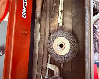 Assorted Metal Files & Wire Brush Wheels – Hampshire IL Estate Sale
Set includes various hand files, rasps, wire brush wheels, and a C-clamp—ideal for metalworking, woodworking, and shop projects. #AuntBeesEstateSale Hampshire, Illinois.