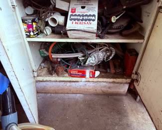 Metal Storage Cabinet with Assorted Garage Tools – Hampshire IL Estate Sale
Heavy-duty metal storage cabinet filled with assorted garage tools, parts, hardware, and supplies. Great for workshop or home repair projects. #AuntBeesEstateSale Hampshire, Illinois.