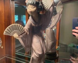 "Lladro" Geisha Girl - approx 9" tall