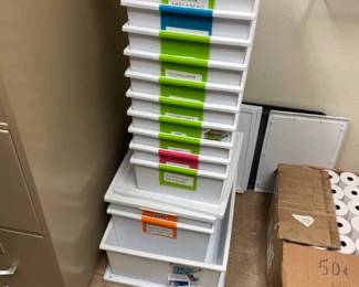 Storage container w/ lids. In 3 sizes