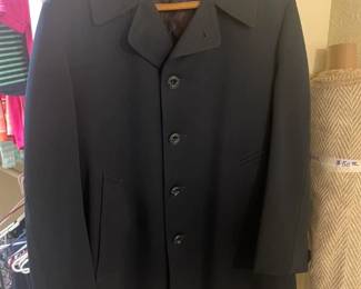 Men's 3/4 all weather coat. Navy w/ flannel liner. Size 40 Short