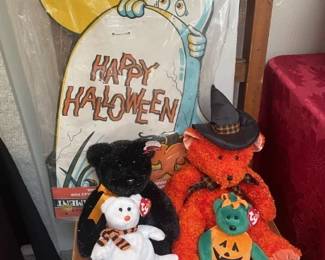 Halloween signs and Ty Bears