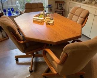 Breakfast Table w/ 4 chairs (shown with one leaf)